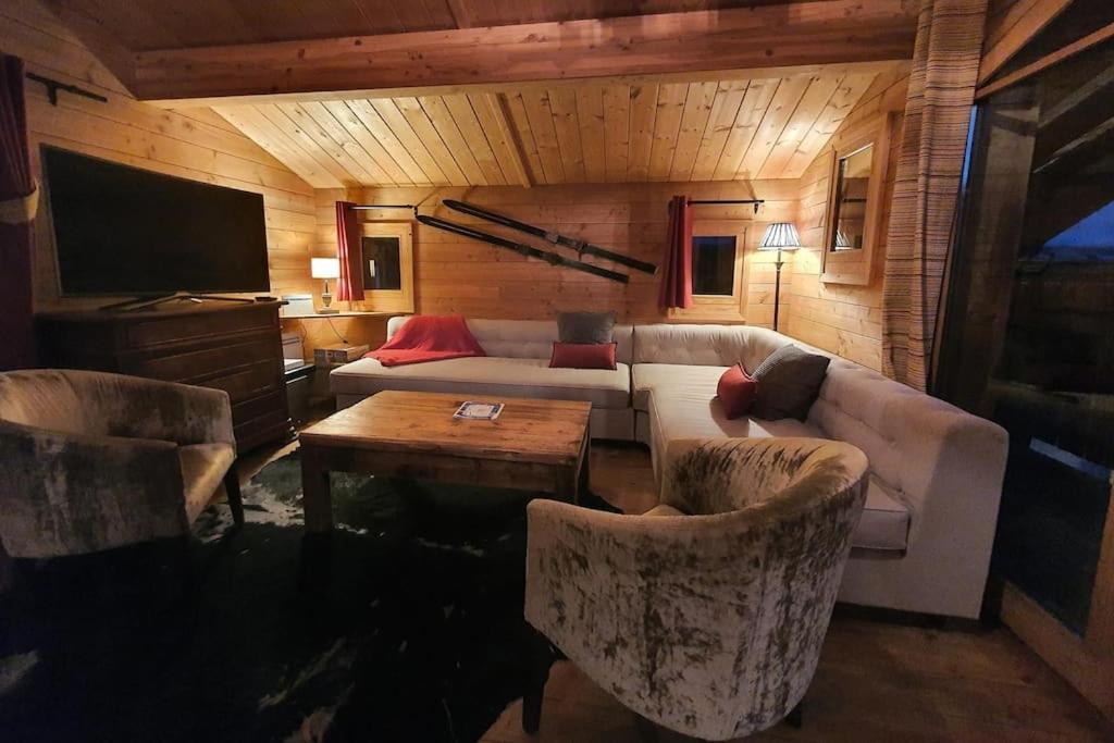Cosy 4 Bedroom Chalet With Hot Tub Saint-Marcel  Экстерьер фото