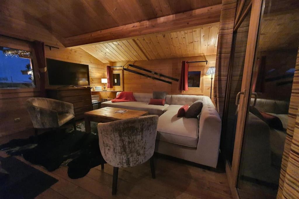 Cosy 4 Bedroom Chalet With Hot Tub Saint-Marcel  Экстерьер фото