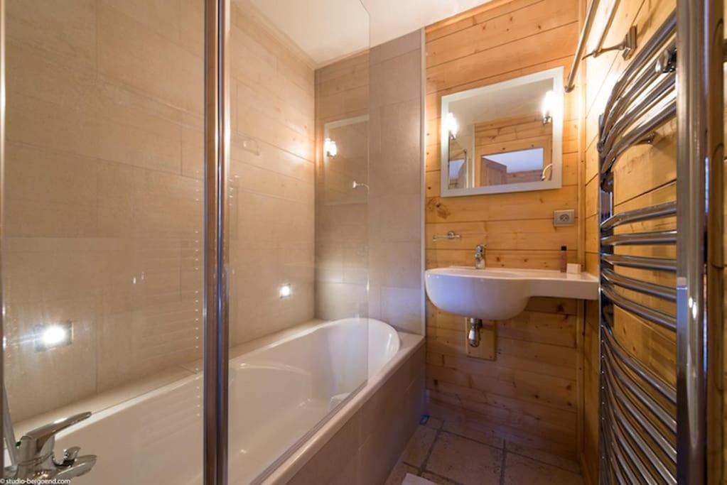 Cosy 4 Bedroom Chalet With Hot Tub Saint-Marcel  Экстерьер фото