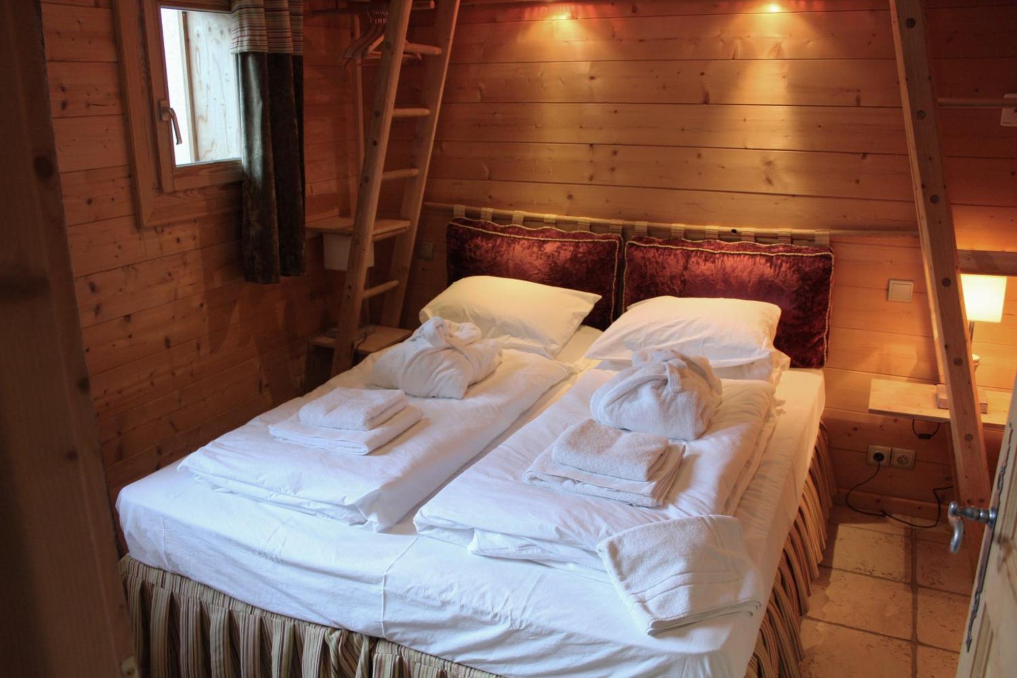 Cosy 4 Bedroom Chalet With Hot Tub Saint-Marcel  Экстерьер фото
