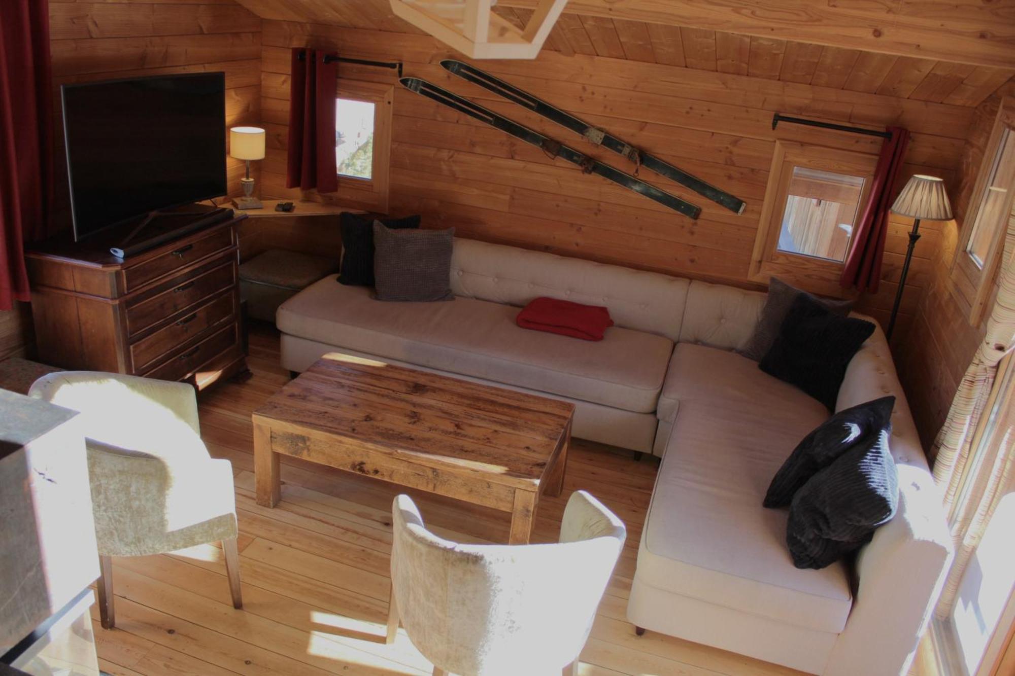 Cosy 4 Bedroom Chalet With Hot Tub Saint-Marcel  Экстерьер фото