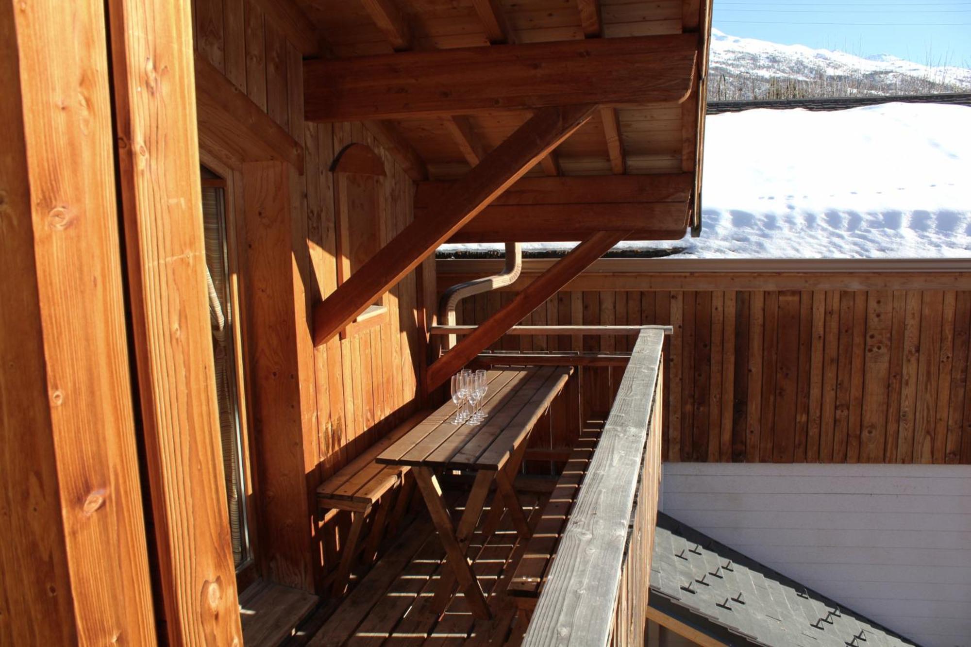 Cosy 4 Bedroom Chalet With Hot Tub Saint-Marcel  Экстерьер фото
