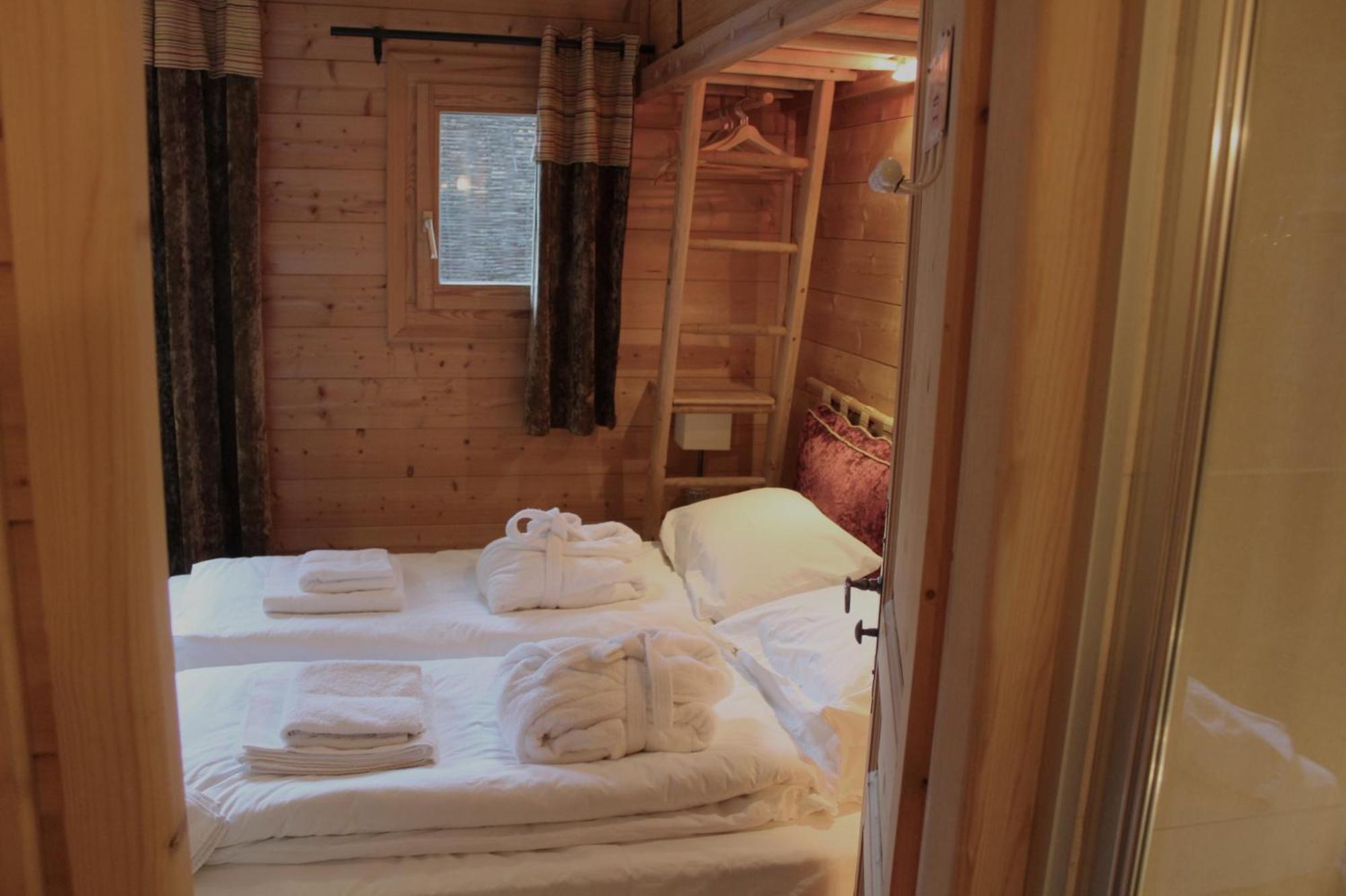 Cosy 4 Bedroom Chalet With Hot Tub Saint-Marcel  Экстерьер фото