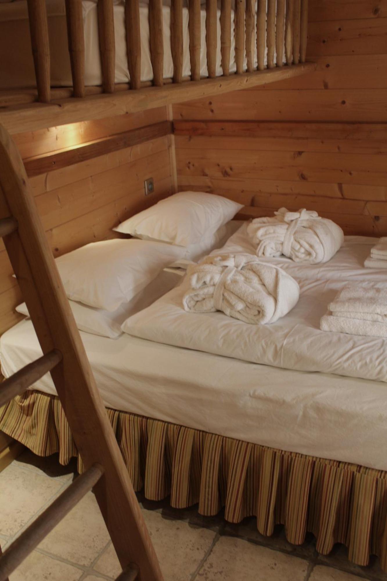 Cosy 4 Bedroom Chalet With Hot Tub Saint-Marcel  Экстерьер фото