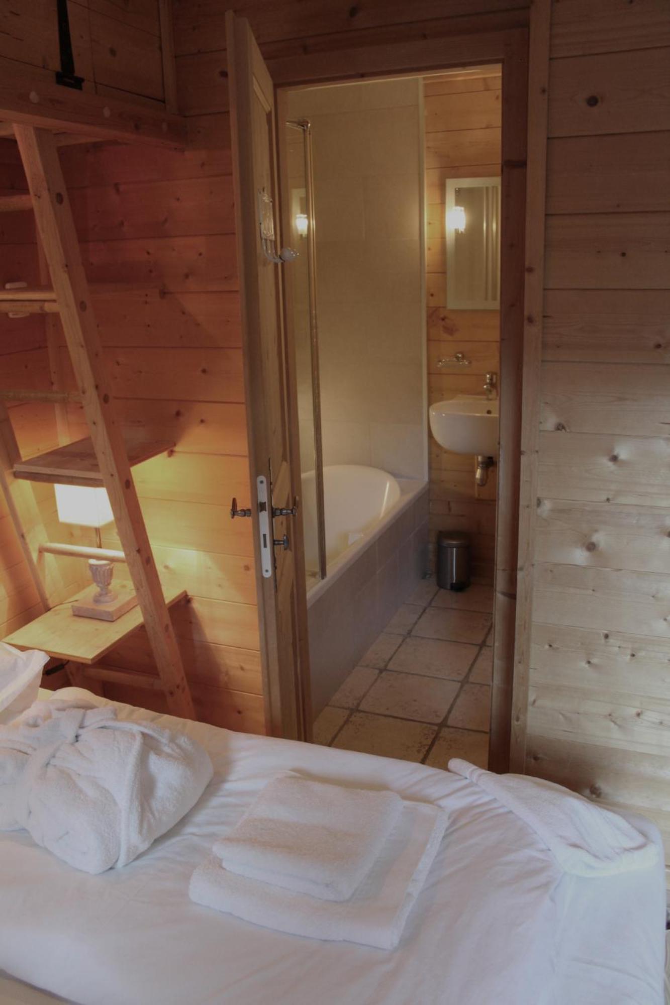 Cosy 4 Bedroom Chalet With Hot Tub Saint-Marcel  Экстерьер фото