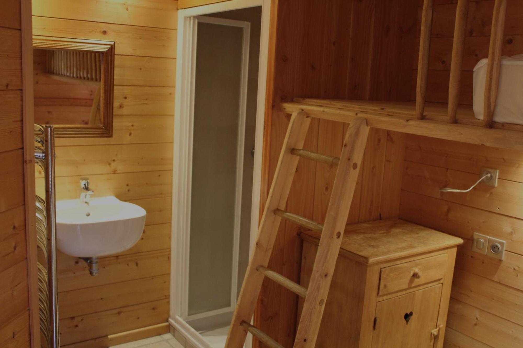 Cosy 4 Bedroom Chalet With Hot Tub Saint-Marcel  Экстерьер фото