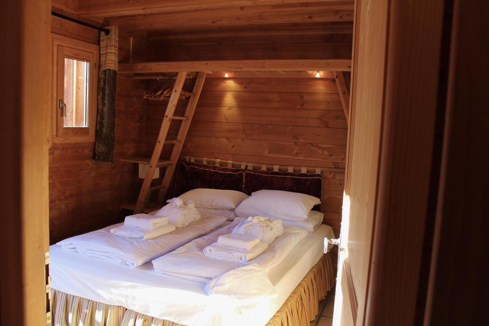 Cosy 4 Bedroom Chalet With Hot Tub Saint-Marcel  Экстерьер фото